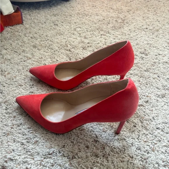 Manolo Blahnik coral suede BB heels - Picture 2 of 3